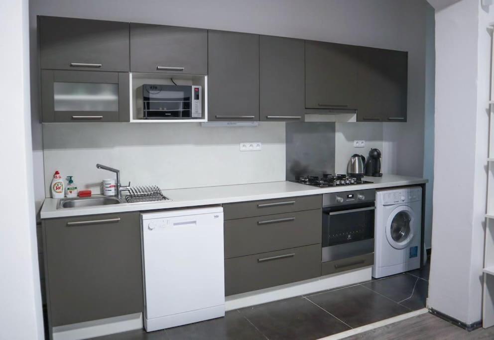Modern Apartment In The Center Of 프라하 외부 사진