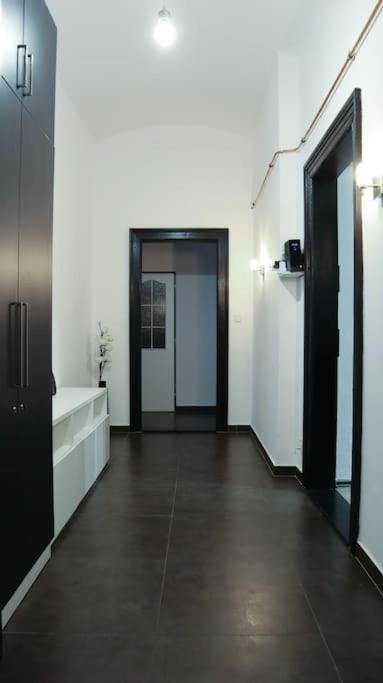 Modern Apartment In The Center Of 프라하 외부 사진